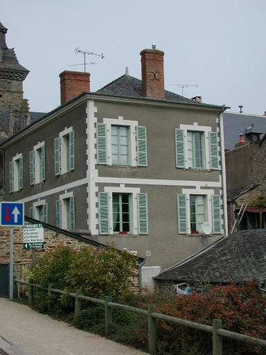 Maison, puis presbytère, 2 rue Jean de Gennes (Gennes-sur-Seiche)