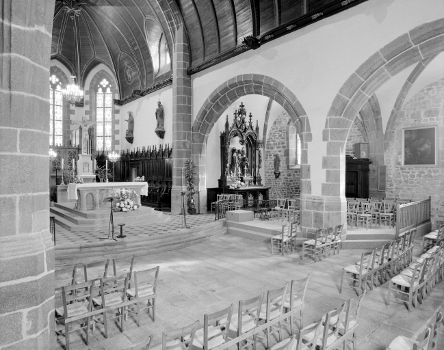 Église paroissiale Saint-Martin, place Charles de Gaulle (Louvigné-du-Désert)