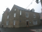 Auberge, 2 rue de Beaulieu ; rue de la Poste (Le Pertre)