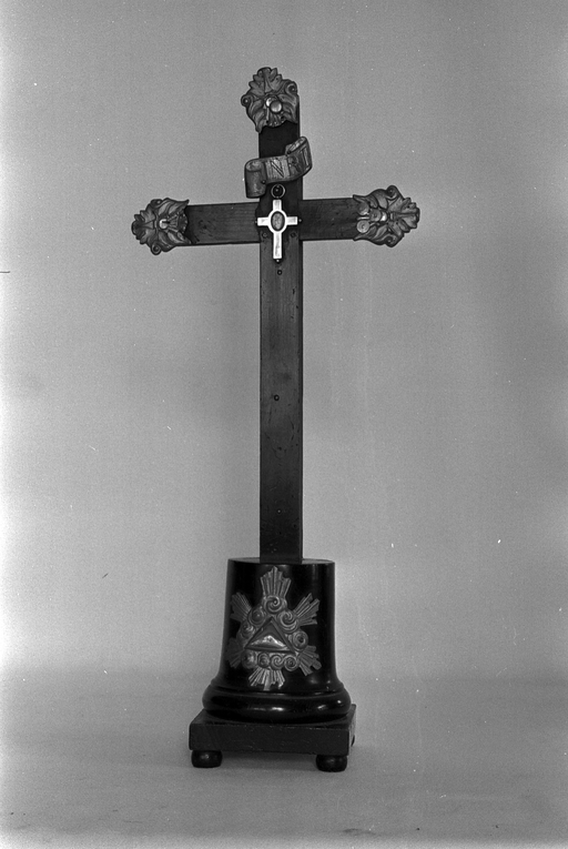 Croix-reliquaire, église paroissiale Saint-Pierre, Saint-Paul (Ruffiac)