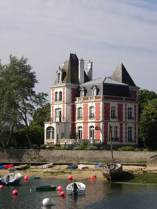 Maison dite Villa Margaret, actuellement café, rue Marine, le Kernevel (Larmor-Plage)
