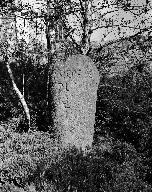 Borne de corvée, à l'entrée sud du cimetière (Plougar)