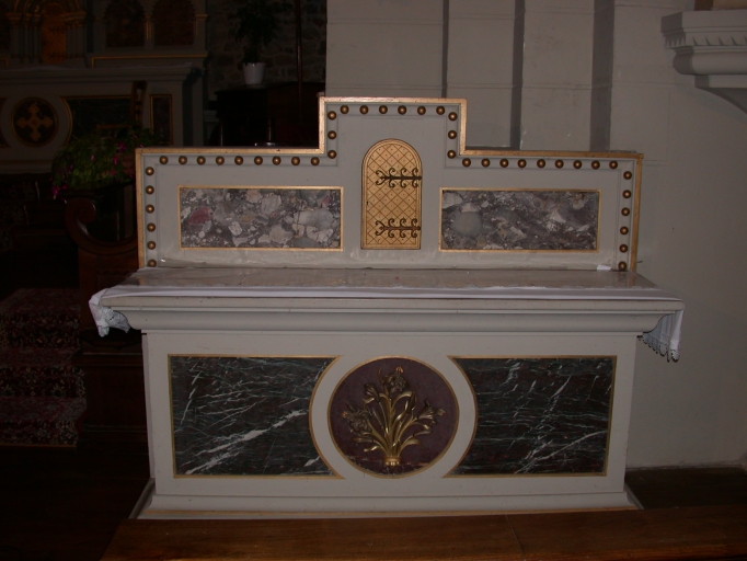 Ensemble des autels de la Vierge et de saint Joseph : 2 autels, 2 tabernacles, 2 gradins d'autel (Tressé fusionnée en Mesnil-Roc'h en 2019)