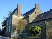 Maison de notable, 8, 10 rue du Docteur Ricoux (Domalain)