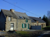 Alignement de quatre maisons, Colombel (Pipriac)