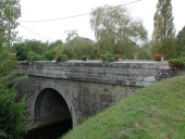 Pont routier, bourg (Gennes-sur-Seiche)
