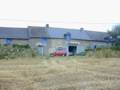Alignement de trois logis, le Perray (Maxent)