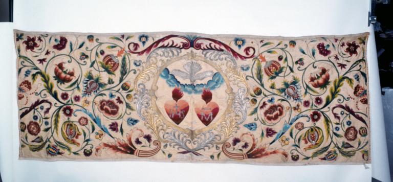 Antependium des Sacrés Cœurs de Jésus et Marie, basilique Notre-Dame-du-Roncier (Josselin)