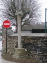 Croix de cimetière, actuellement croix de chemin, avenue du Maze (Etrelles)