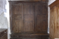 Armoire de sacristie, chapier et 3 coffres