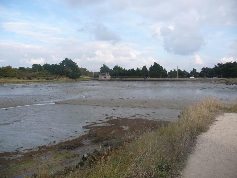 Moulin à marée du Hézo, actuellement habitation, route de Saint-Armel (Le Hézo)