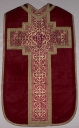 Ornement rouge 1 : chasuble, bourse de corporal, étole, manipule, voile de calice