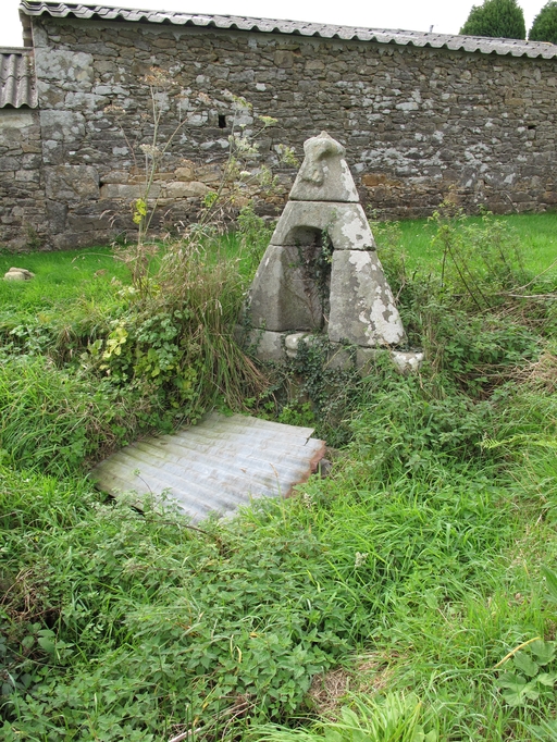 Fontaine de dévotion de la Trinité (Le Vieux-Marché)