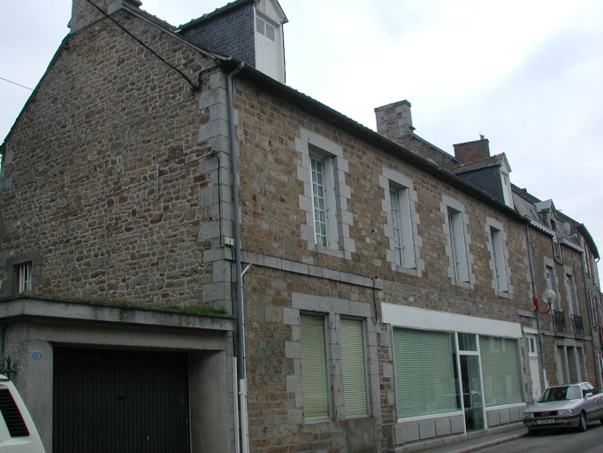 Maison à boutique, 11 rue Saint Nicolas (Sens-de-Bretagne)