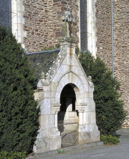 Tombeau de la famille Porteu, place de l'Eglise (Talensac)