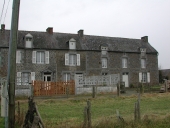 Alignement de maisons, la Roche Blanche (Saint-Pierre-de-Plesguen fusionnée en Mesnil-Roc'h en 2019)