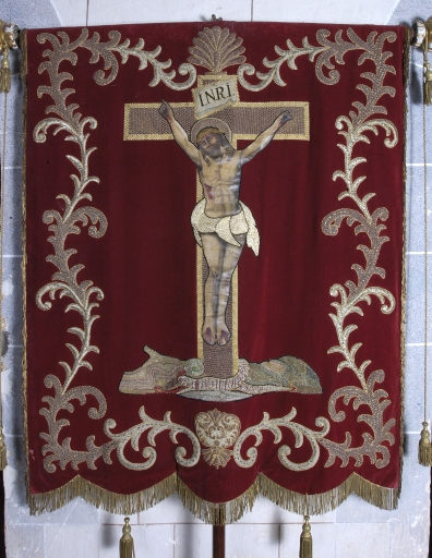 Bannière de procession : Christ en croix ; saint Evêque