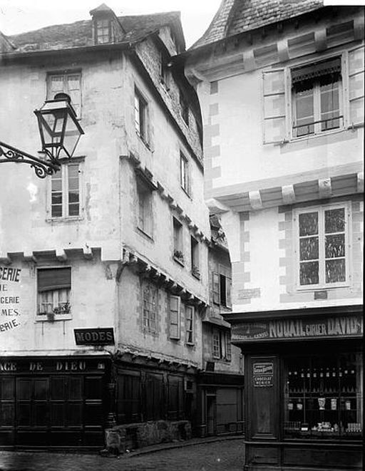 Maison, 6 place Henri IV ; 3 rue des Chanoines (Vannes)