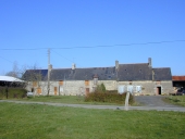 Alignement de trois fermes, le Petit Bas Chemin (Cuguen)