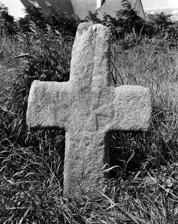 Croix de chemin, dite Ar Groazic Ver, Pont d'Arm (Plounévez-Lochrist)