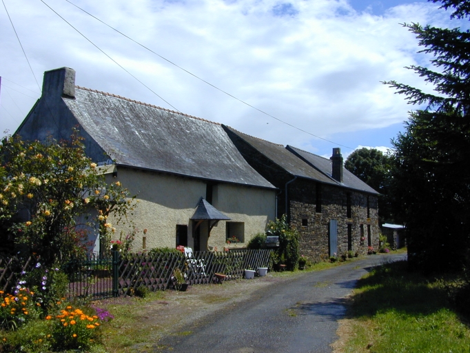 Alignement d'une maison et d'une ferme, la Petite Jeu (Maxent)