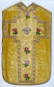 Ornement doré 1 : chasuble, étole, manipule, voile de calice