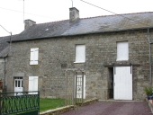 Alignement de maisons, la Boë (Gahard)