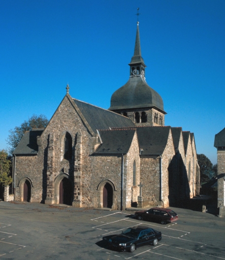 Prieuré de bénédictins, actuellement église paroissiale Notre-Dame, 10 place du Prieuré (Livré-sur-Changeon)