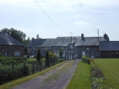 Alignement de trois maisons, Trégu (Plélan-le-Grand)