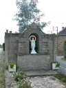 Monument à la Vierge, rue de la Croix de Bais (Bais)
