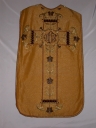 Ornement doré 1 : chasuble, bourse de corporal, étole, manipule, voile de calice