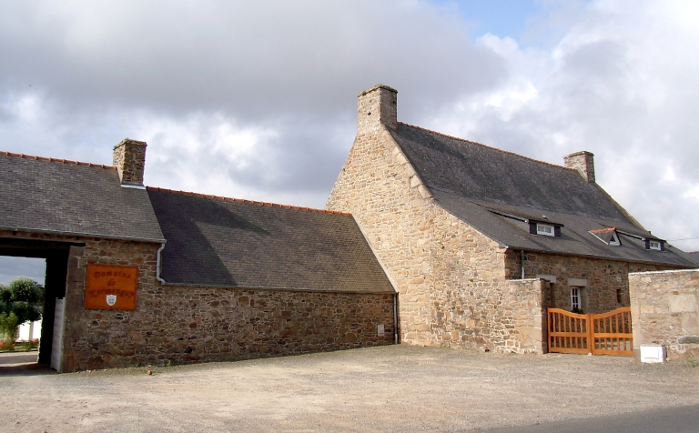 Ancienne ferme, actuellement colonie de vacances, Kermenguy (Lézardrieux)