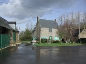 Ancien manoir, actuellement ferme, la Vallée (Lanhélin fusionnée en Mesnil-Roc'h en 2019)