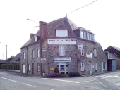 Café dit A la Croix de la Feuillade, rue du Novembre 1793 ; rue de l'Armée Patton (Dol-de-Bretagne)