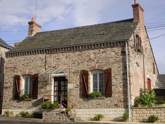 Maison, rue de l'Eglise (Chelun)