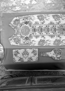 Chasuble, étole, manipules (2), bourse de corporal, chapelle Notre-Dame-de-Carmes (Neulliac)