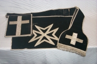 Ornement noir 7 : étole, bourse de corporal, voile de calice (Maure-de-Bretagne fusionnée en Val d'Anast en 2017)