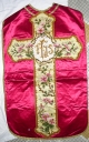 Ornement rouge 4 : chasuble, voile de calice, étole et bourse de corporal