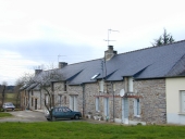 Alignement de quatre maisons, la Fontaine (Pipriac)