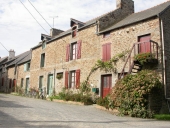 Alignement de cinq maisons, Saint-Georges (Saint-Père-Marc-en-Poulet)