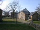 Fermes, alignement de deux logis, le Laurier (Longaulnay)