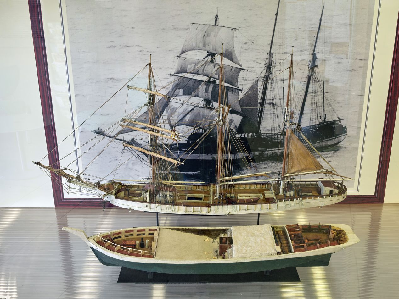 Ex-voto, maquette de trois-mâts goélette, dite Charles-Edmond, église paroissiale Saint-Jean-Baptiste (Saint-Jouan-des-Guérets)