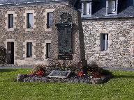 Monument aux morts de la guerre 1914-1918, rue du 19 mars 1942 (La Roche-Derrien fusionnée en La Roche-Jaudy en 2019)