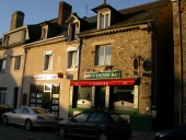 Maison à boutique, 21-23 place de l'Eglise (Melesse)