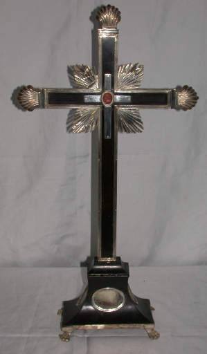 Croix-reliquaire de la Vraie croix et sa boîte