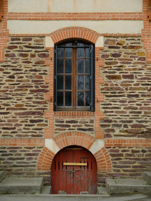 Mairie école, 4 rue de Rennes (Cintré)