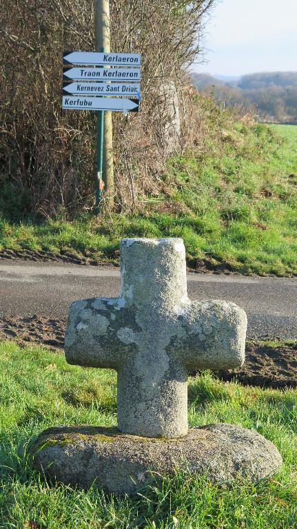 Croix dite "Croas Kerlaëron" (Plufur)