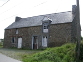 Alignement de deux maisons, le Mesnil des Aulnays (Plerguer)