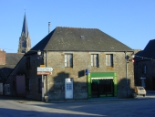 Maison à boutique, rue Eugène Desvaux (Cuguen)