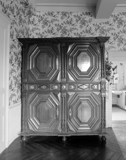 Armoire (6), dite malouine